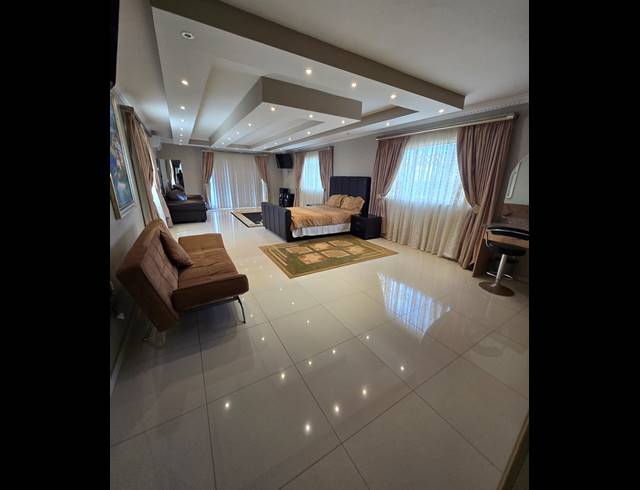5 BEDROOM HOUSE FOR SALE IN BLUFF